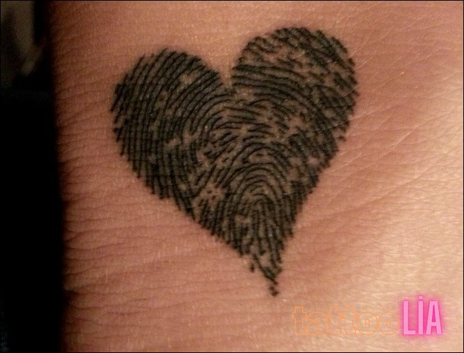 Thumbprint Heart Tattoo Ideas 10